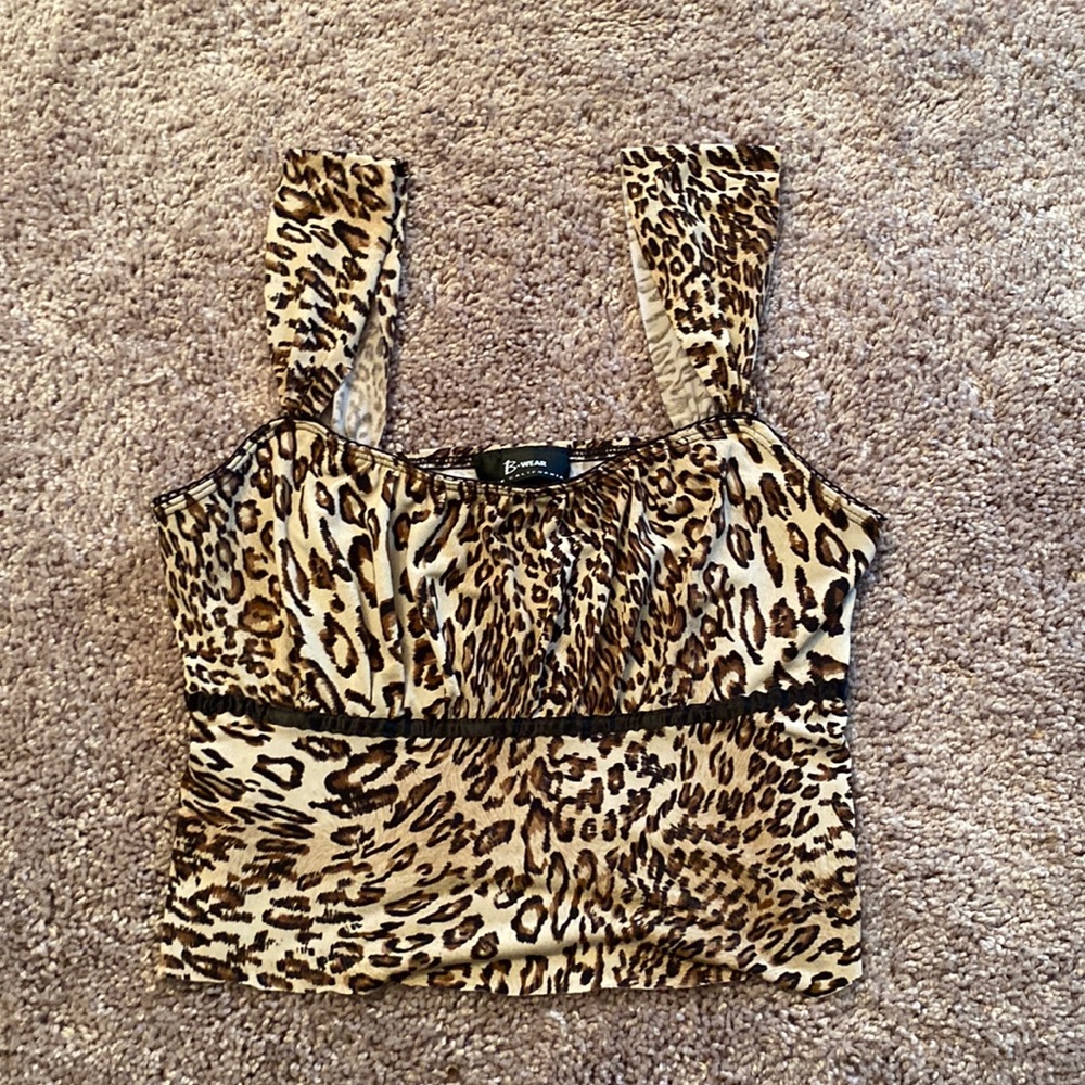 cropped cheetah print top